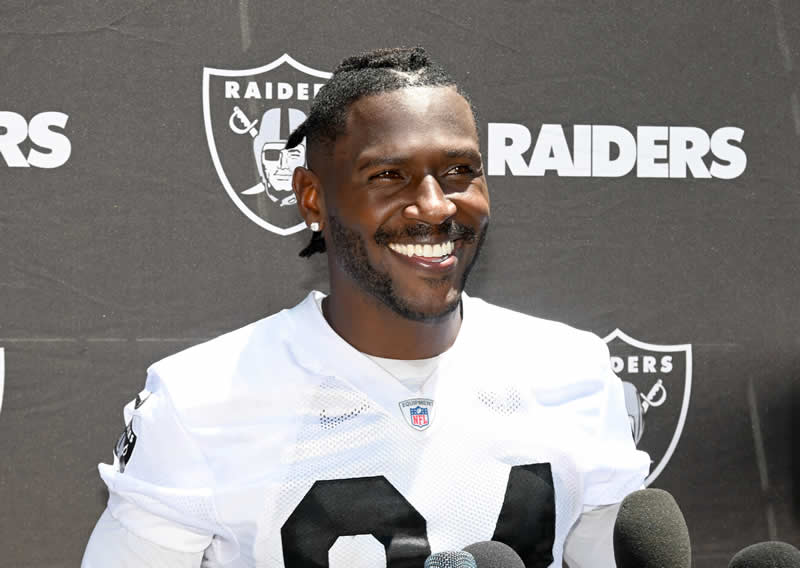 Raiders GM Mike Mayock on Antonio Brown: &apos;It&apos;s time for him to be all in or all out&apos;