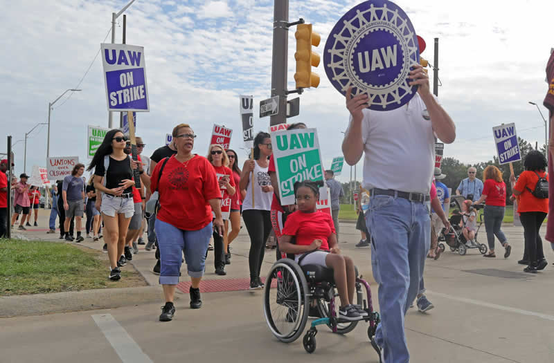 As UAW strike enters second week, losses growing for workers, GM and the nation