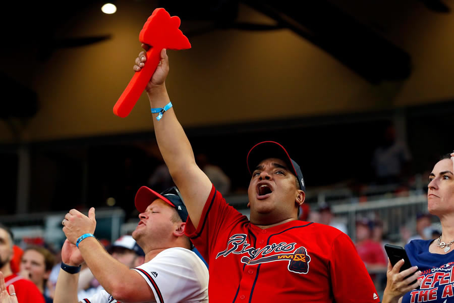 Braves stop handing out tomahawks amidst backlash over ‘Tomahawk Chop’